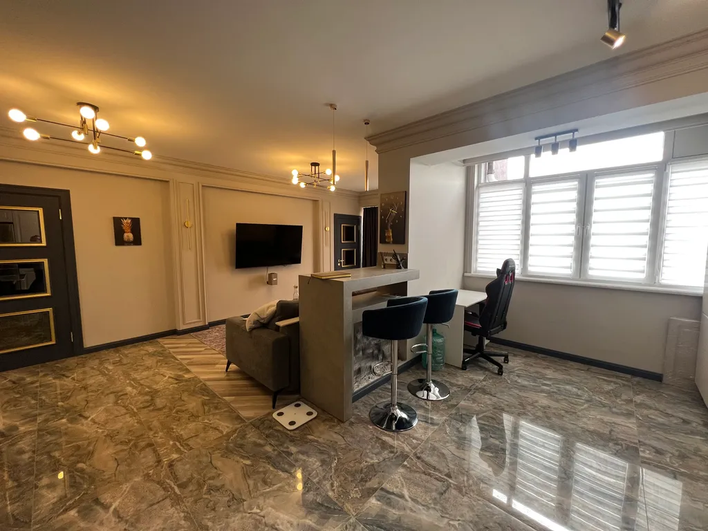 Уютная квартира с дизайнерским ремонтом у поющего фонтана