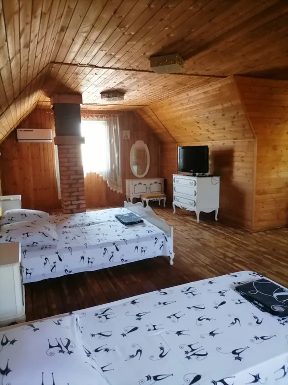 Жилой деревянный двухэтажный дом