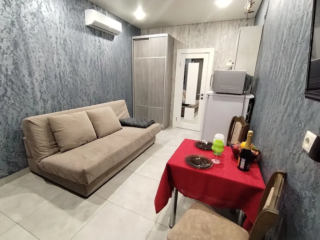 Отдельная квартира-студия с парковкой в центре города