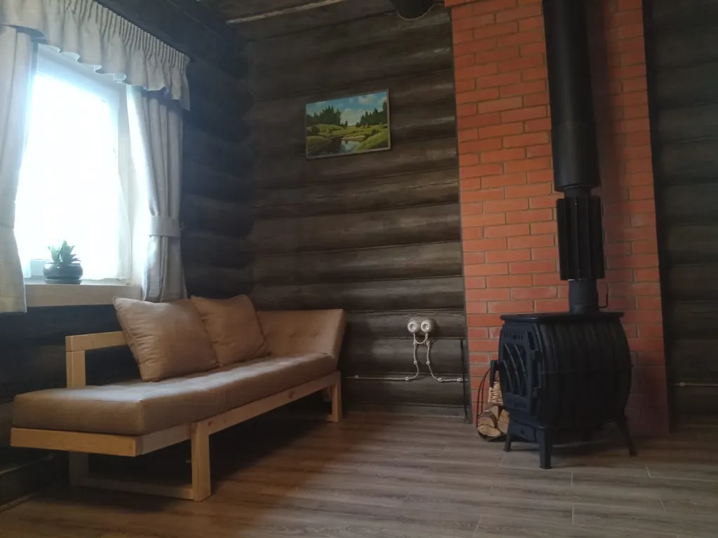 Деревенский дом и баня