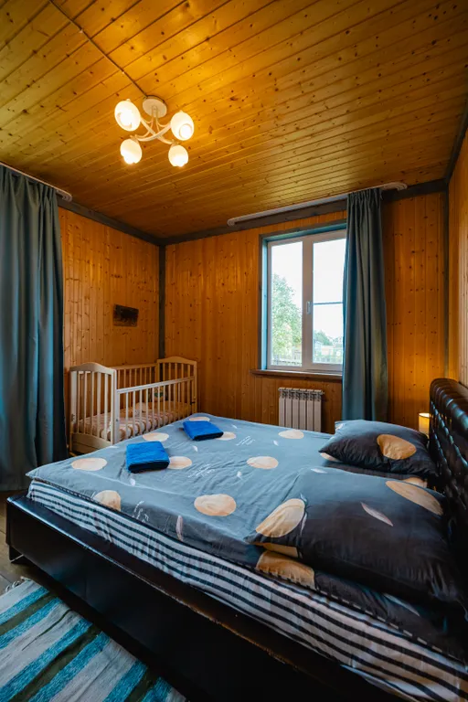 Коттедж у пруда