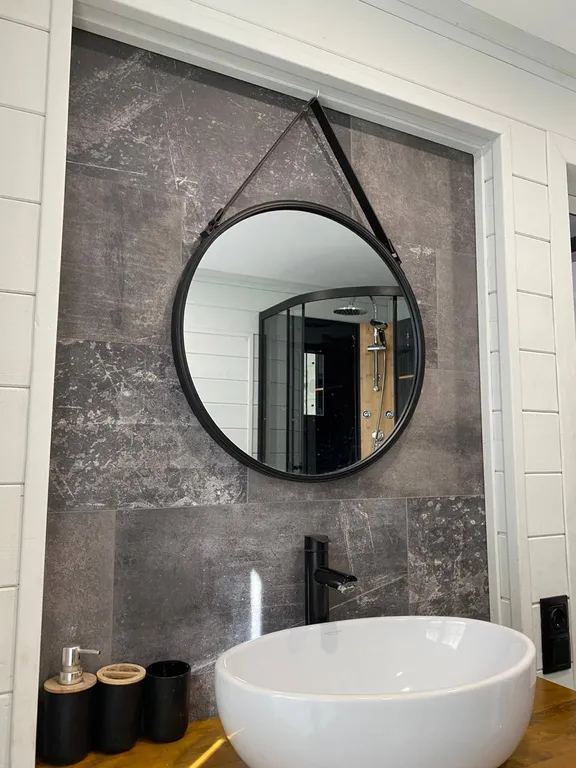 Уютный бревенчатый дом в сосновом бору