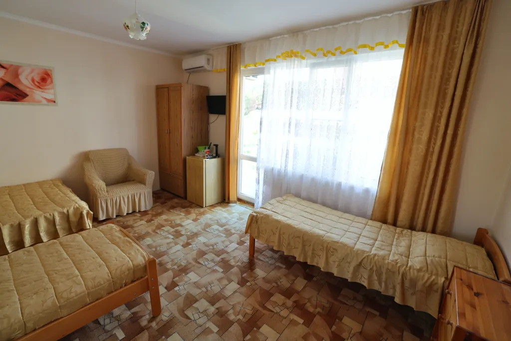 Квартира Квартира Четырехместный номер с доп. местом с балконом и видом на горы — Лазаревское