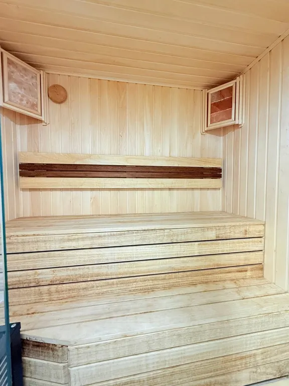 Просторная студия в стиле минимализма с панорамным видом на Махачкалу