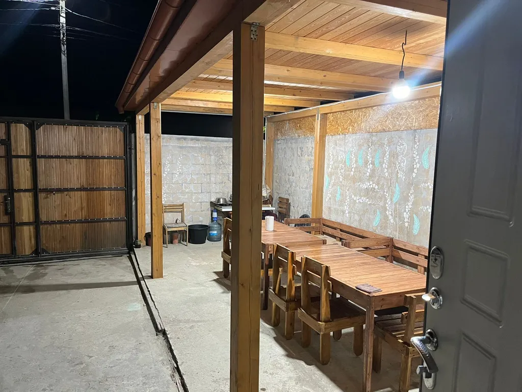 2-х этажный коттедж с бассейном на берегу