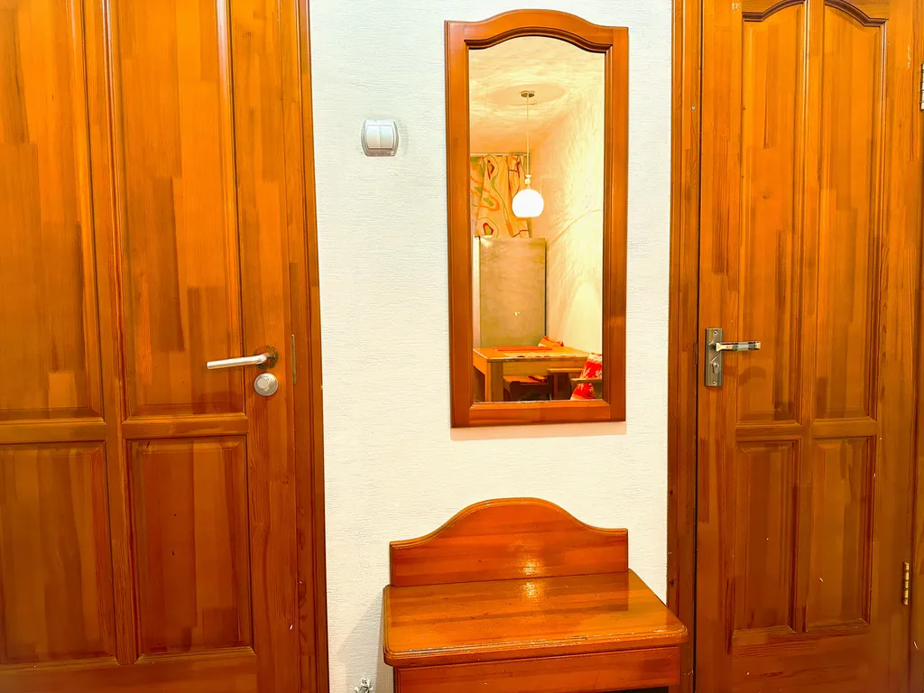 Apartment 44, spacious living area, separate kitchen & 1 bedroom