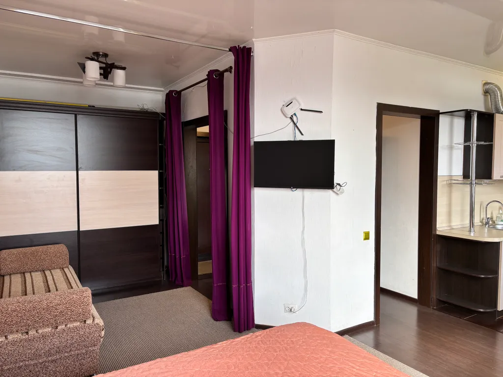 Солнечная студия с прекрасным видом на Ангару