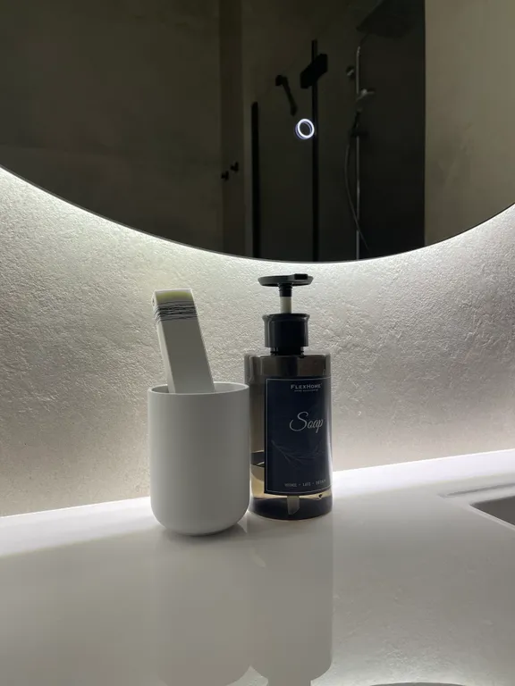 На Охте, с видом на лес и реку, рядом с Охта Парком