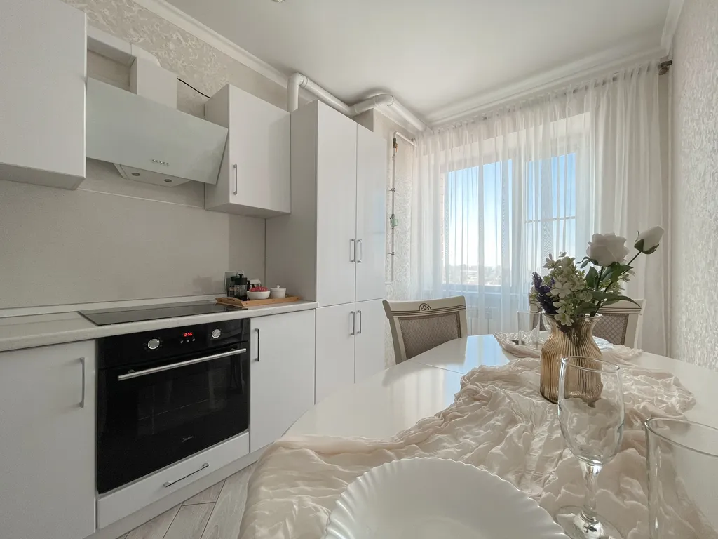 Современная квартира с видом на реку Кутум