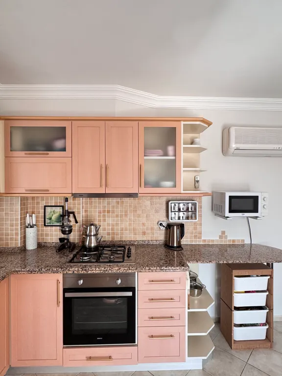 Уютная квартира с видом на бассейн в Оваджике у моря