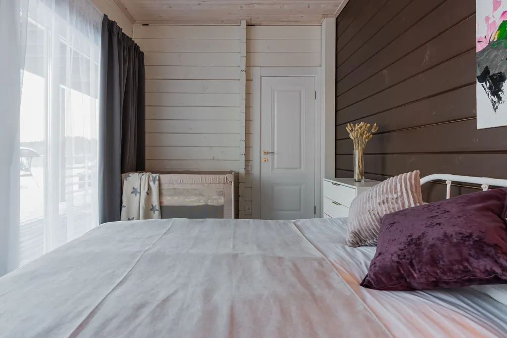 Новый дом с видом на озеро, сауной, гриль-домом и детской площадкой