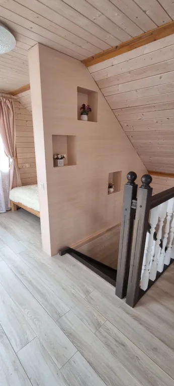 Дом возле ясеня