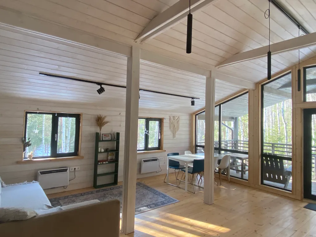 Уютный дом в лесу