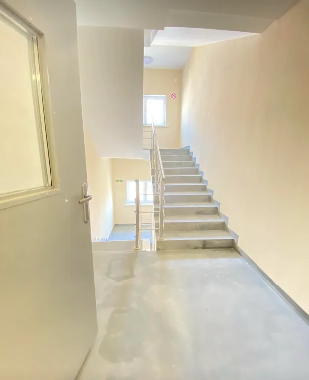 Новая квартира напротив трц апорт расположен в западное части города