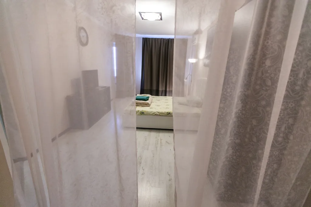 Просторная 1-комнатная квартира напротив ТЦ Обними - Курчатова 72