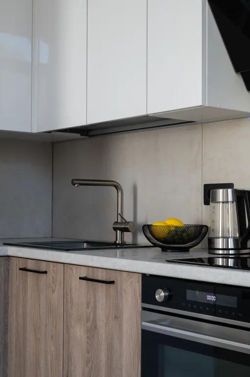 Просторная стильная квартира с видом на горы