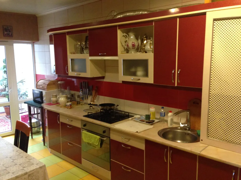 Большой дом с парковочным местом