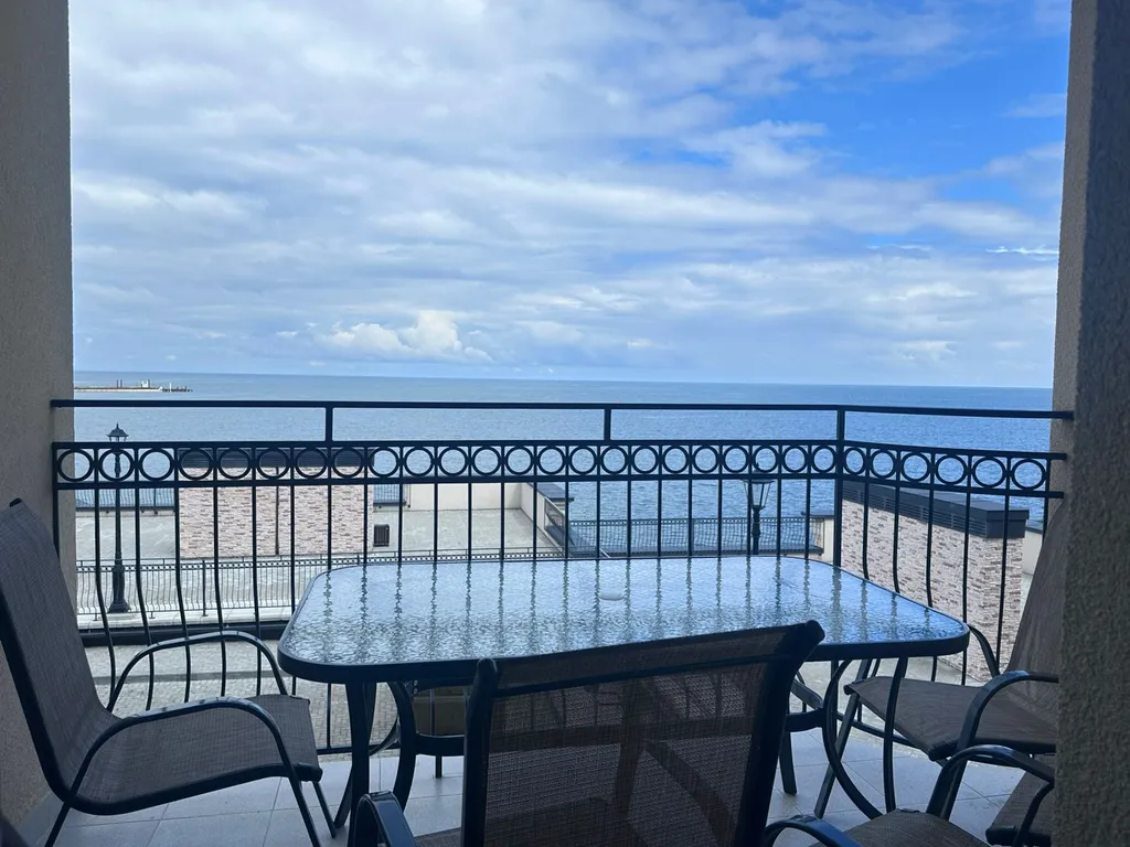 Апартаменты с видом на море и выходом на пляж