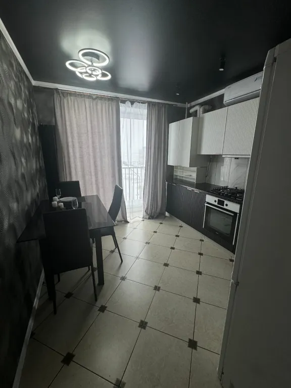 Апартамент в новом районе города с комплиментом от компании v-gosti