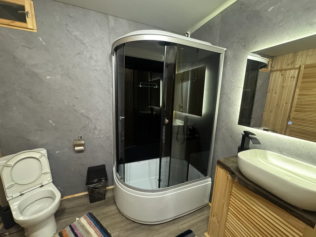 Восьми местный дом