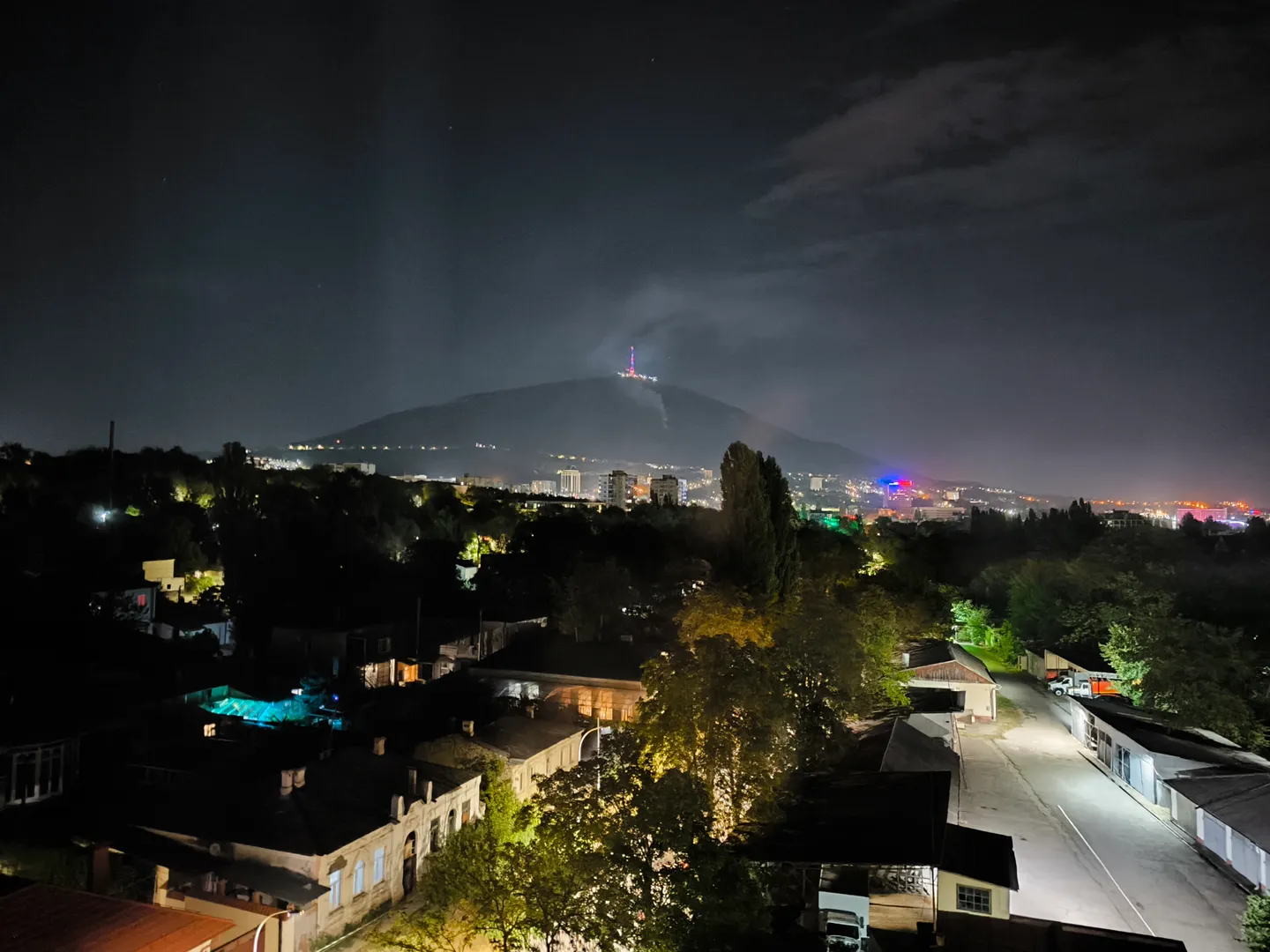 Вечерний вид из окна 