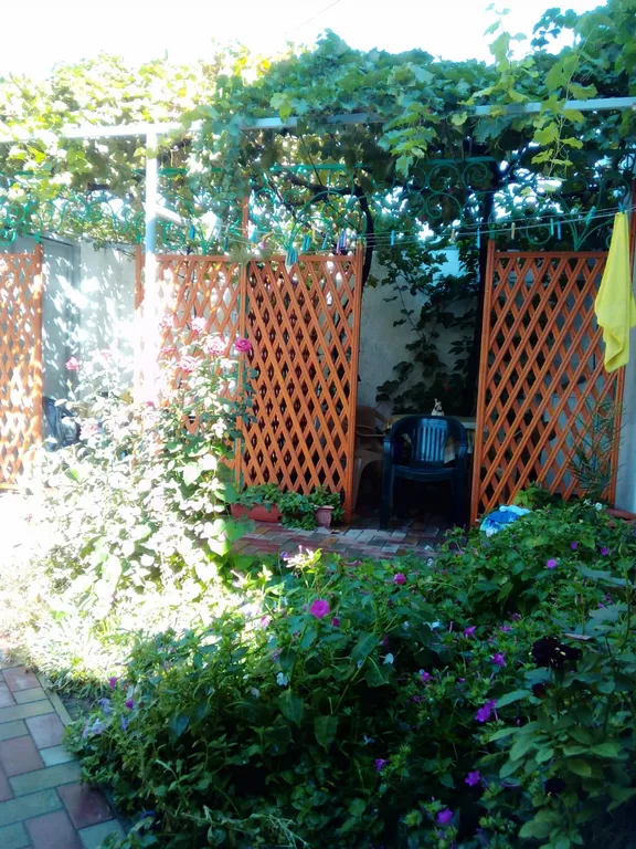 Коттедж Двухкомнатный уютный дом со своей беседкой — Евпатория