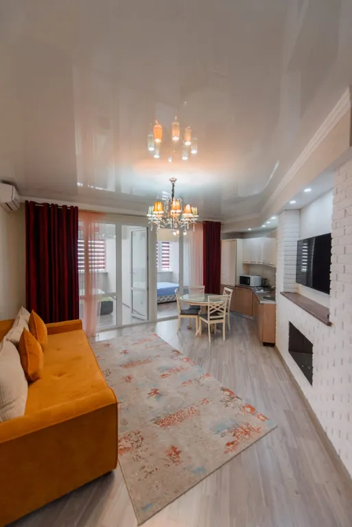 Светлая квартира в центре города — аренда посуточно в Алматы