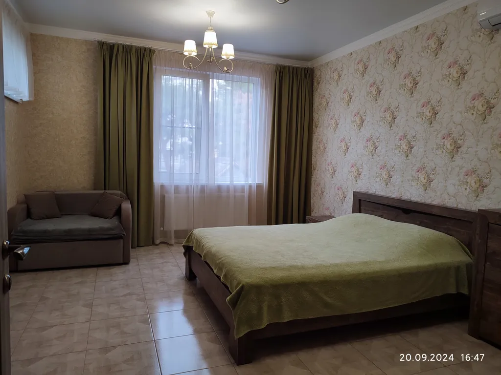 Большой дом с 5 изолированными комнатами в центре