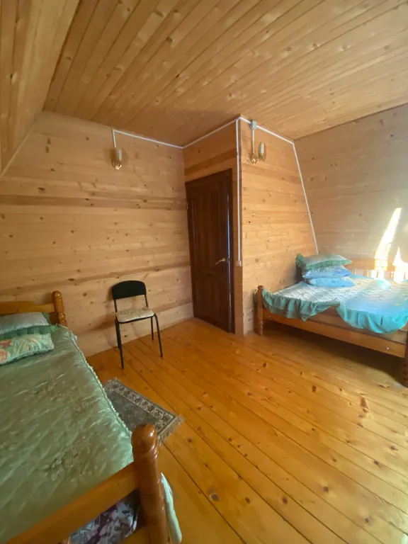 Дом  на  берегу озера Селигера