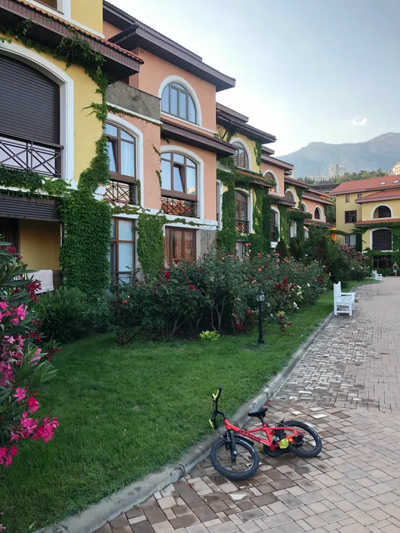 Алупка, 3-х комнатная квартира в ЖК Испанская деревня