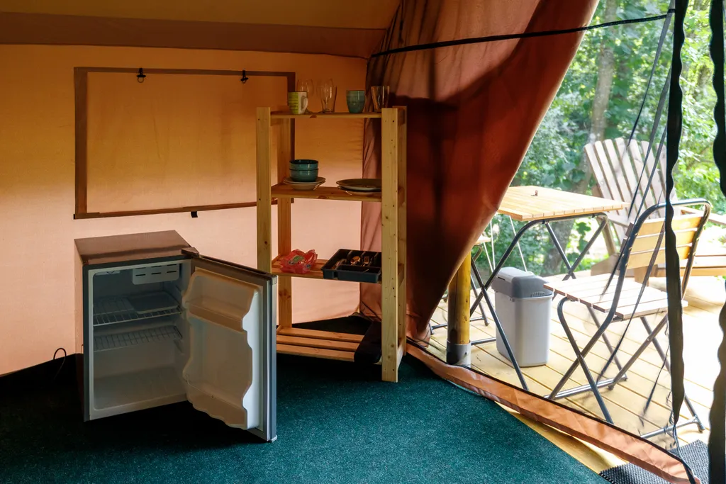 Палатка лесной домик на базе отдыха Белка