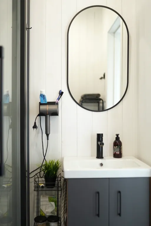 Домик на Новогодние праздники с панорамными окнами в лесу