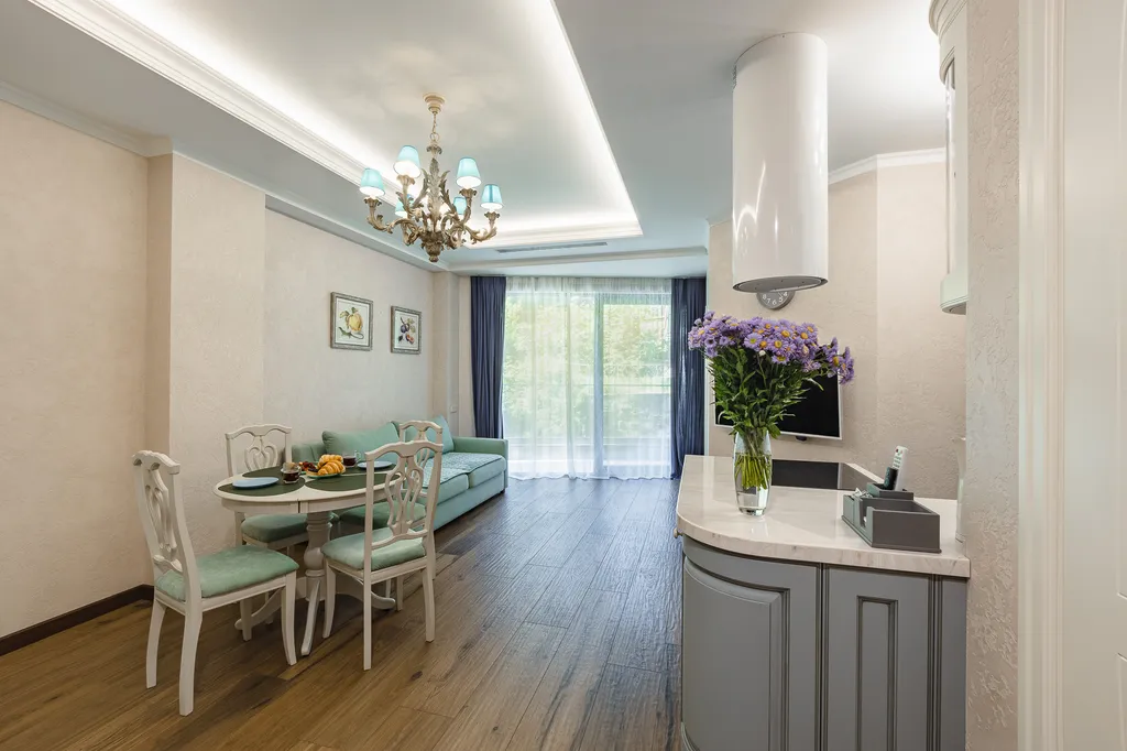 Уютная двухкомнатная квартира с прекрасным ремонтом и большим балконом