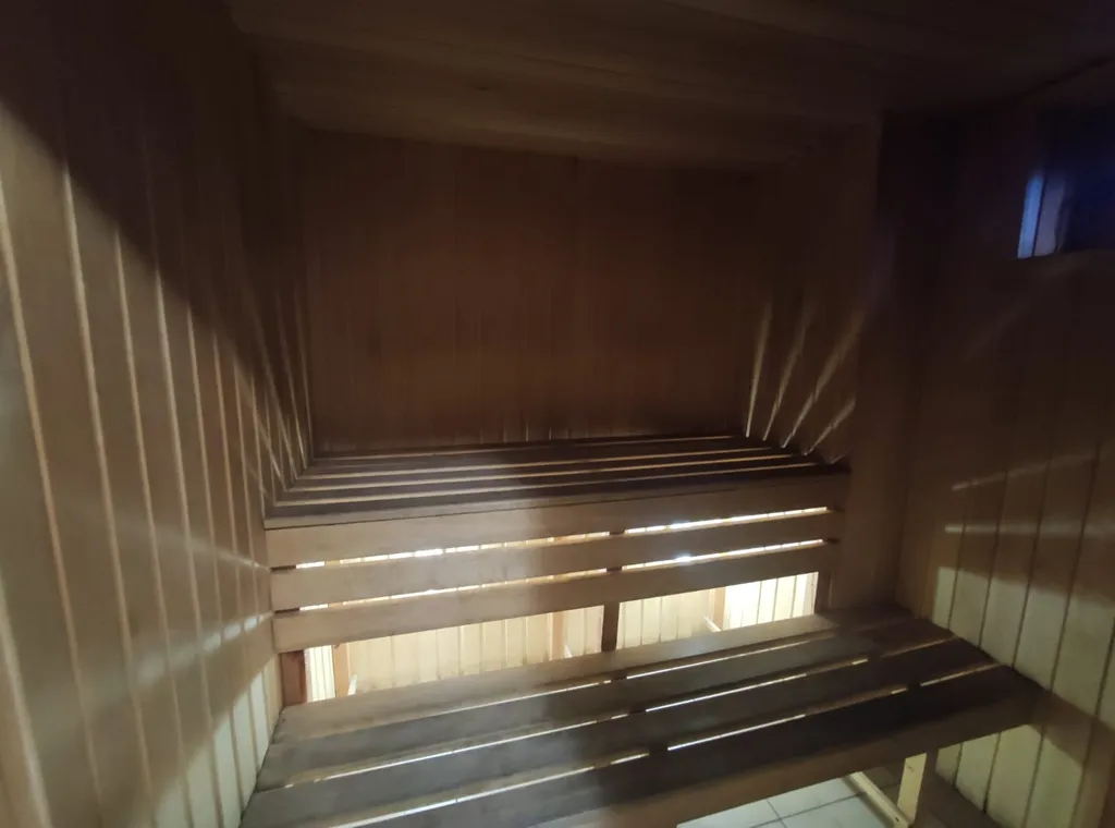 Уютный коттедж в сосновом лесу на берегу Суходольского озера