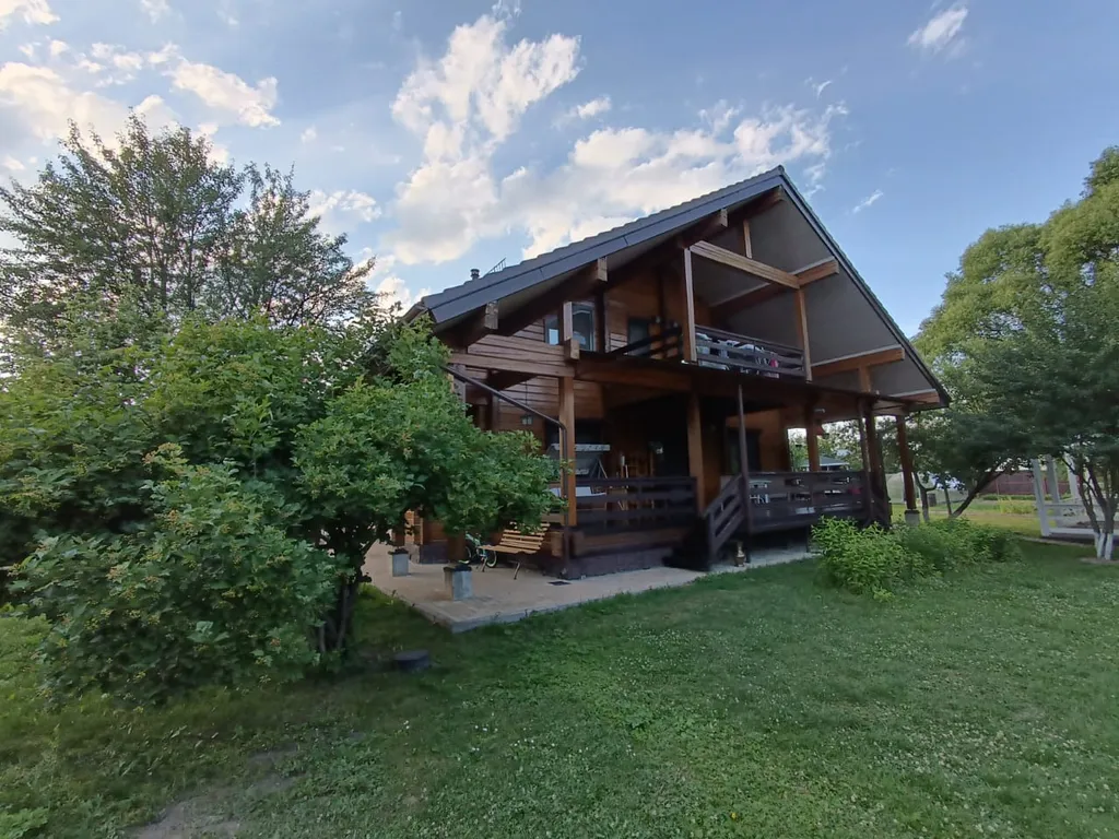 Большой светлый гостевой дом 230кв/м 50 соток участок