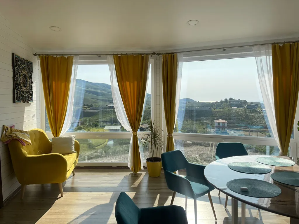 Купольный дом с видом на горы и море