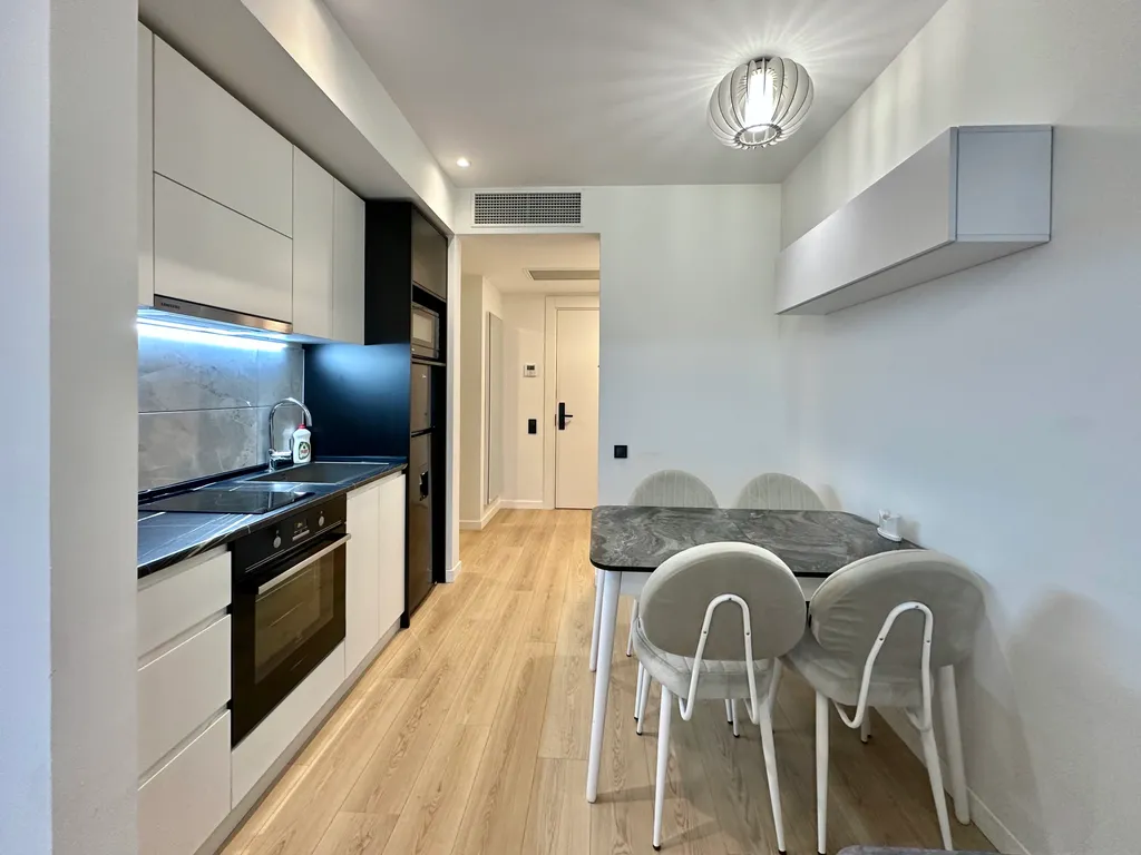 Уютная квартира с бассейном и панорамным видом на море горы и парк