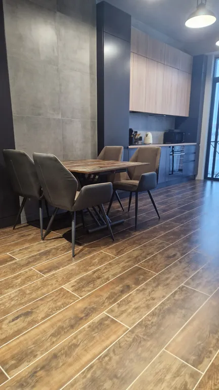 Квартира с дизайнерским ремонтом в стиле лофт