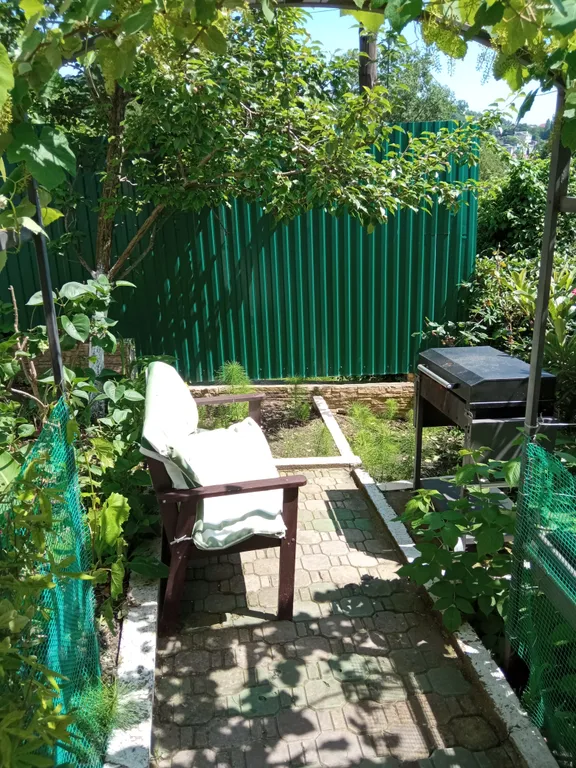 Домик с беседкой у моря