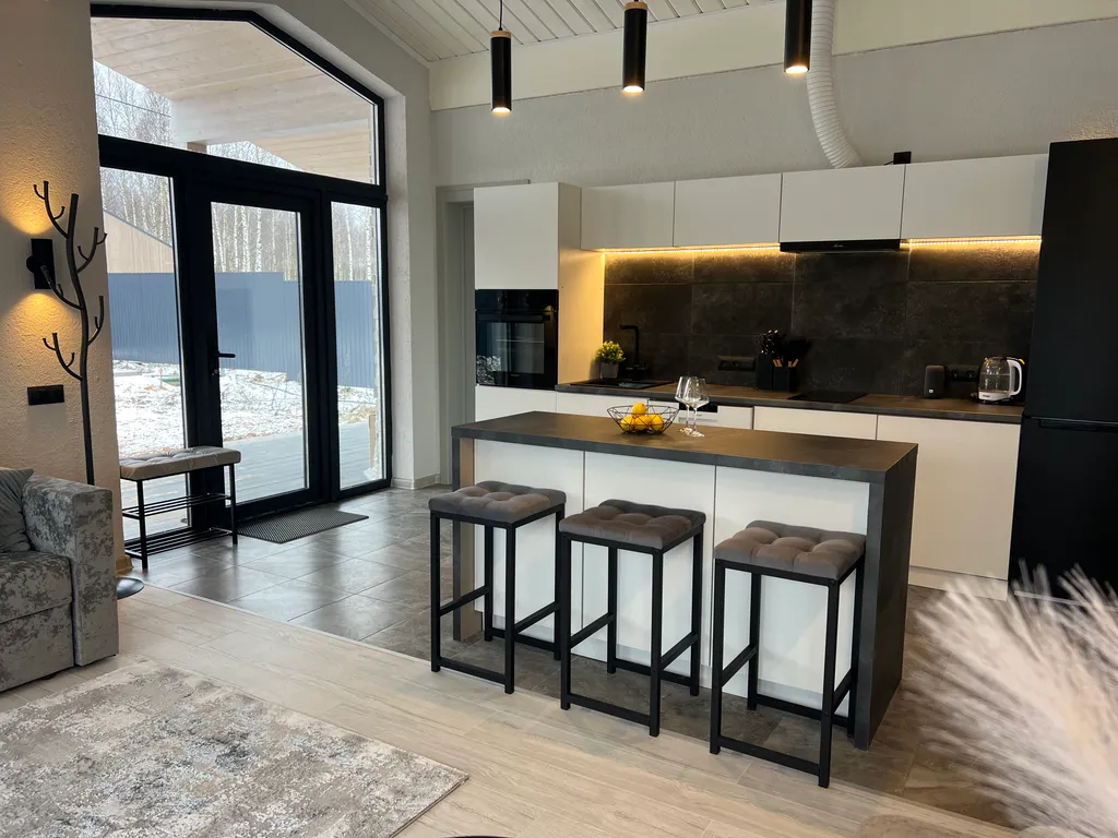 Стильный новый и просторный дом у горнолыжного курорта