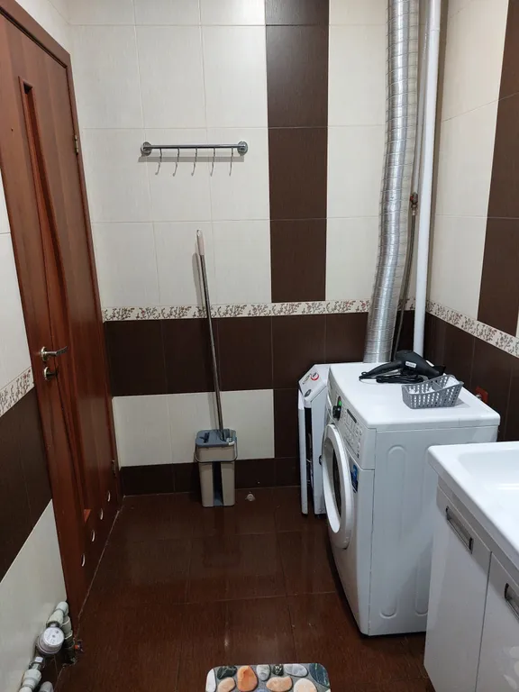 Уютный дом в центре города с местом для парковки автомобиля