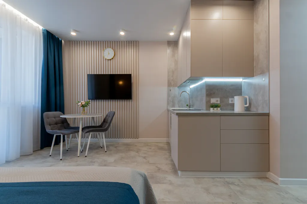 Студия в сердце города с видом на жд вокзал