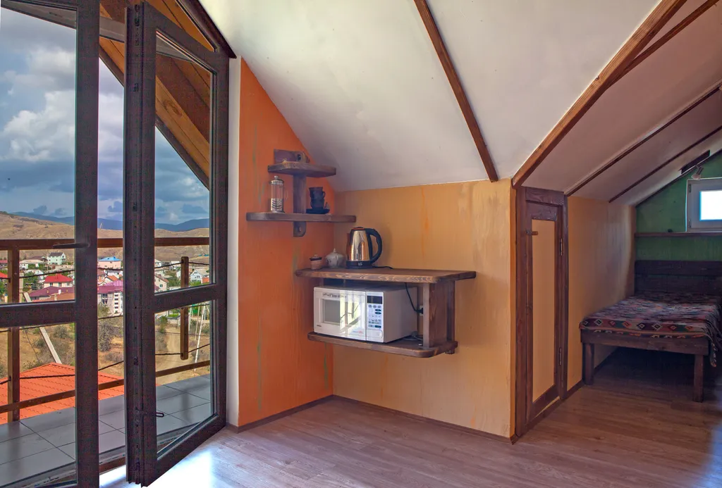 Мансарда с балконом, вид на Карадаг