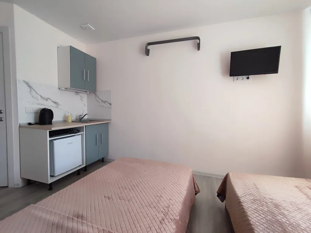 Студия рядом с МНТК Федорова, есть водонагреватель