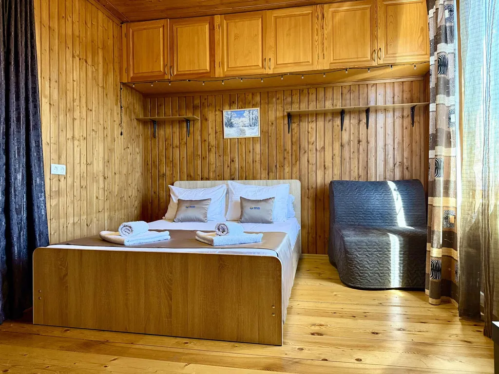 Двухуровневый с кухней пятиместный