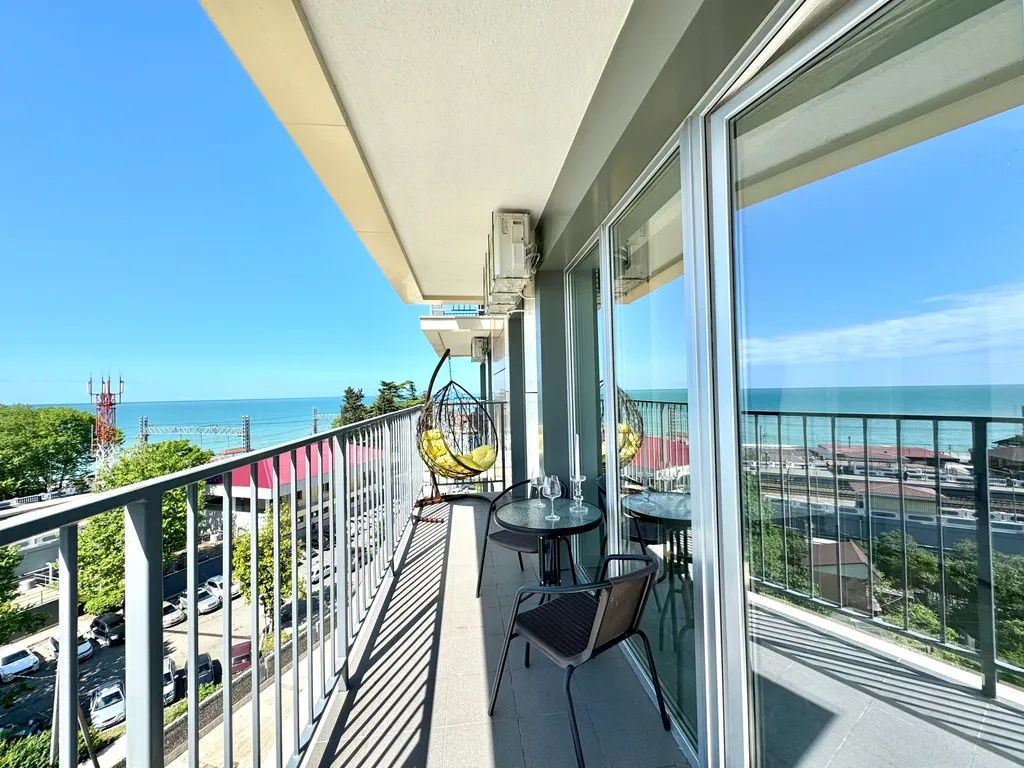 Двухкомнатная квартира с прямым видом на море