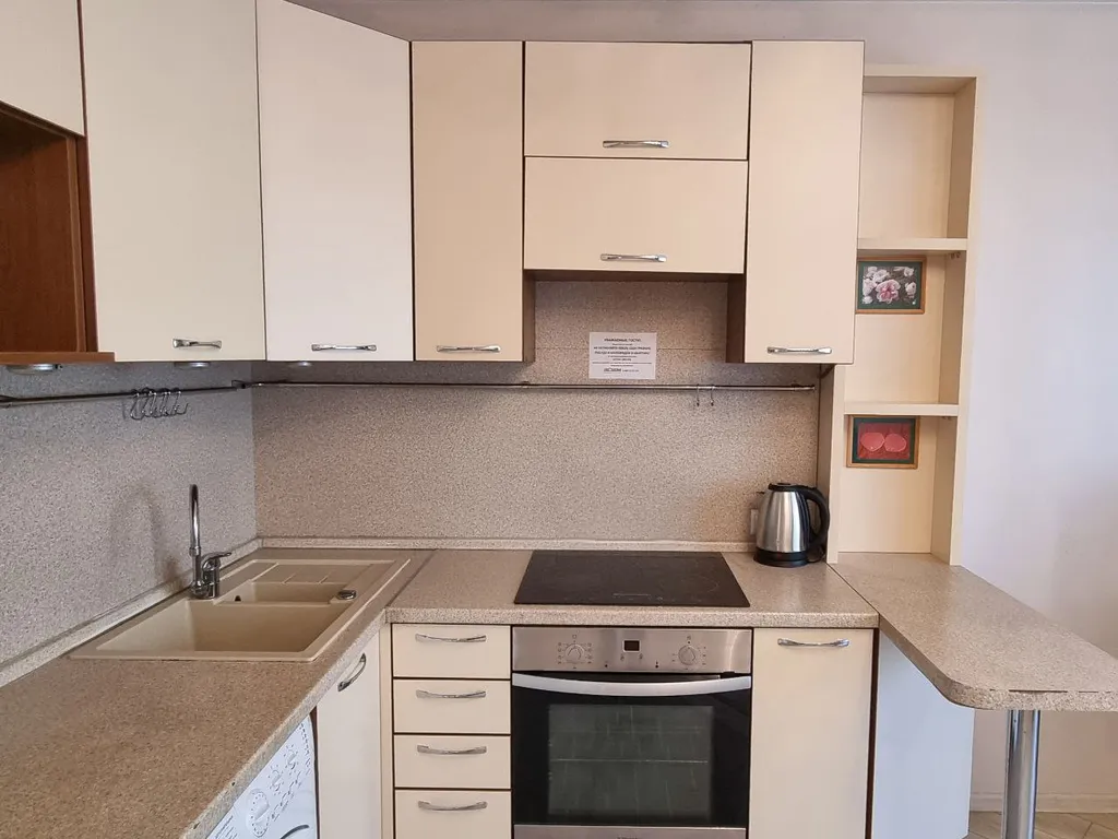 Евро трехкомнатная квартира возле Онкологического диспансера