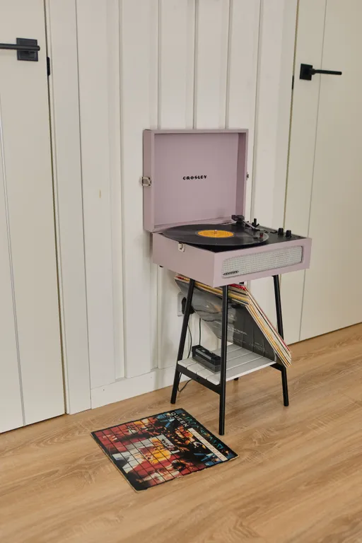 Дом с баней и купелью у леса