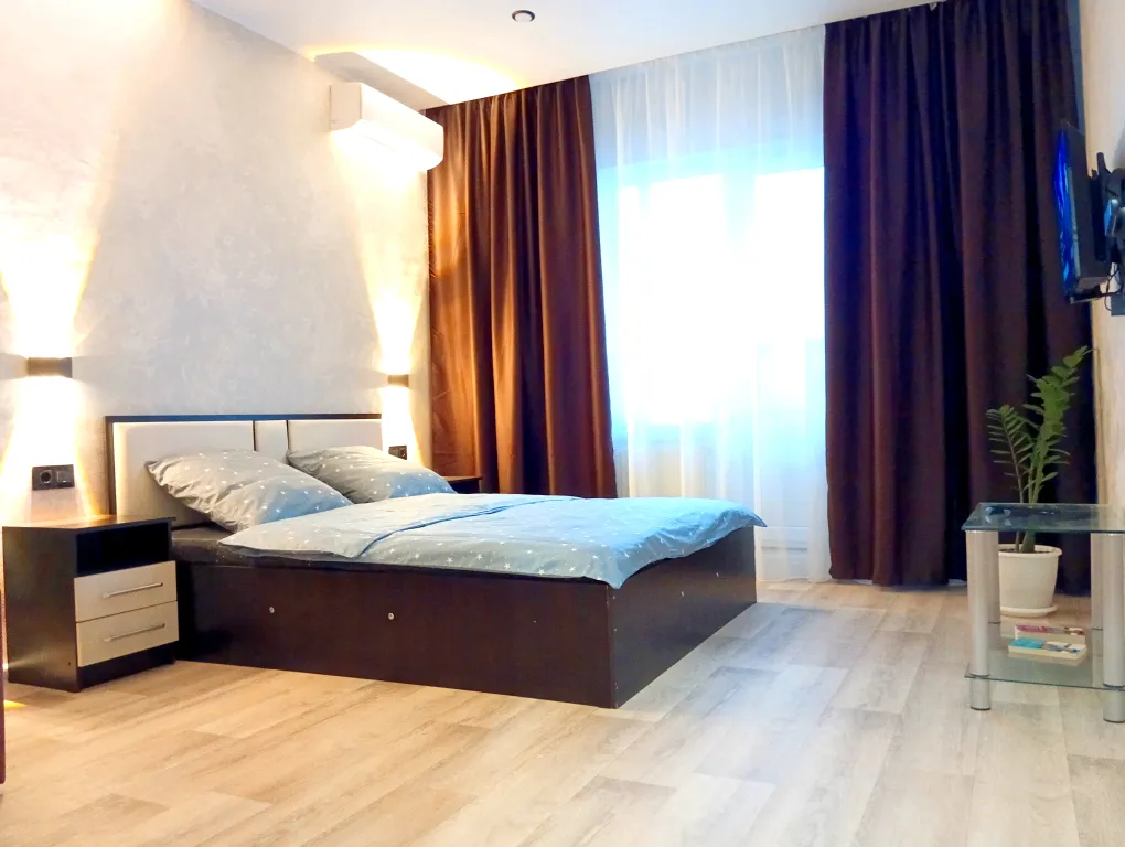 Новая большая светлая теплая квартира в новом доме в центре города — аренда посуточно в Магнитогорск