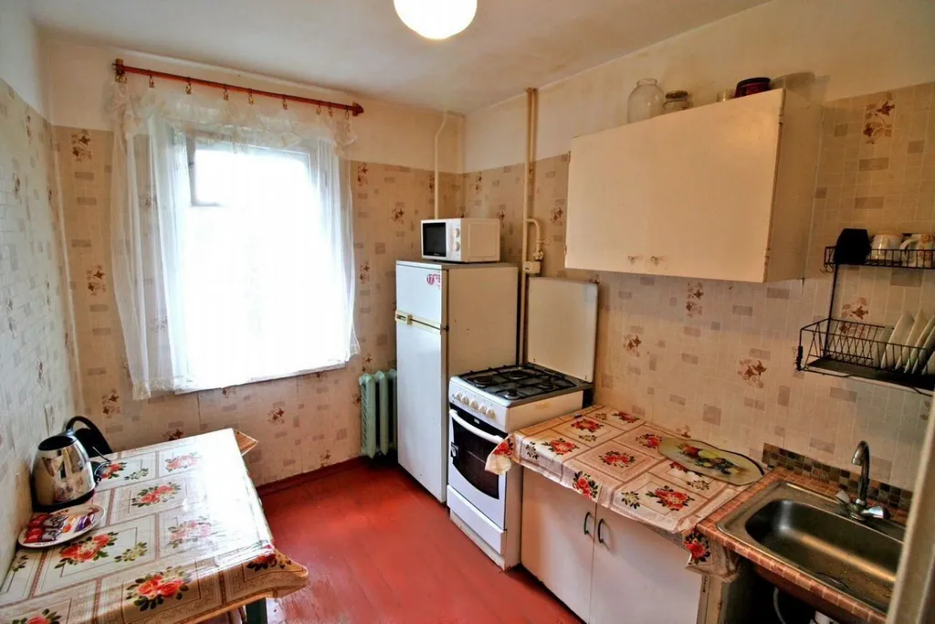 Простая 2к.квартира для командировочных Бабушкина